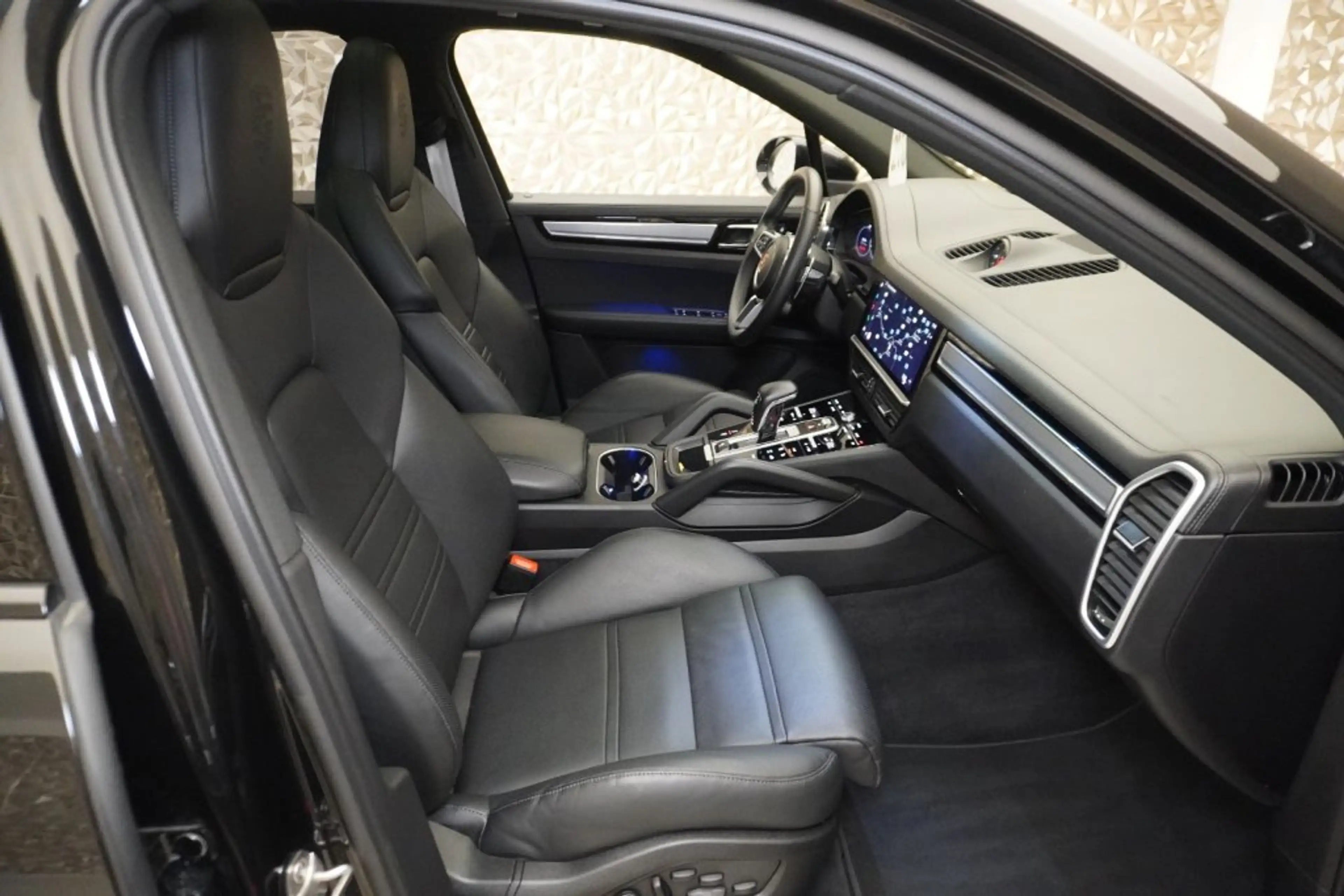 Porsche Cayenne E-Hybrid Platinum Edition — photo 12