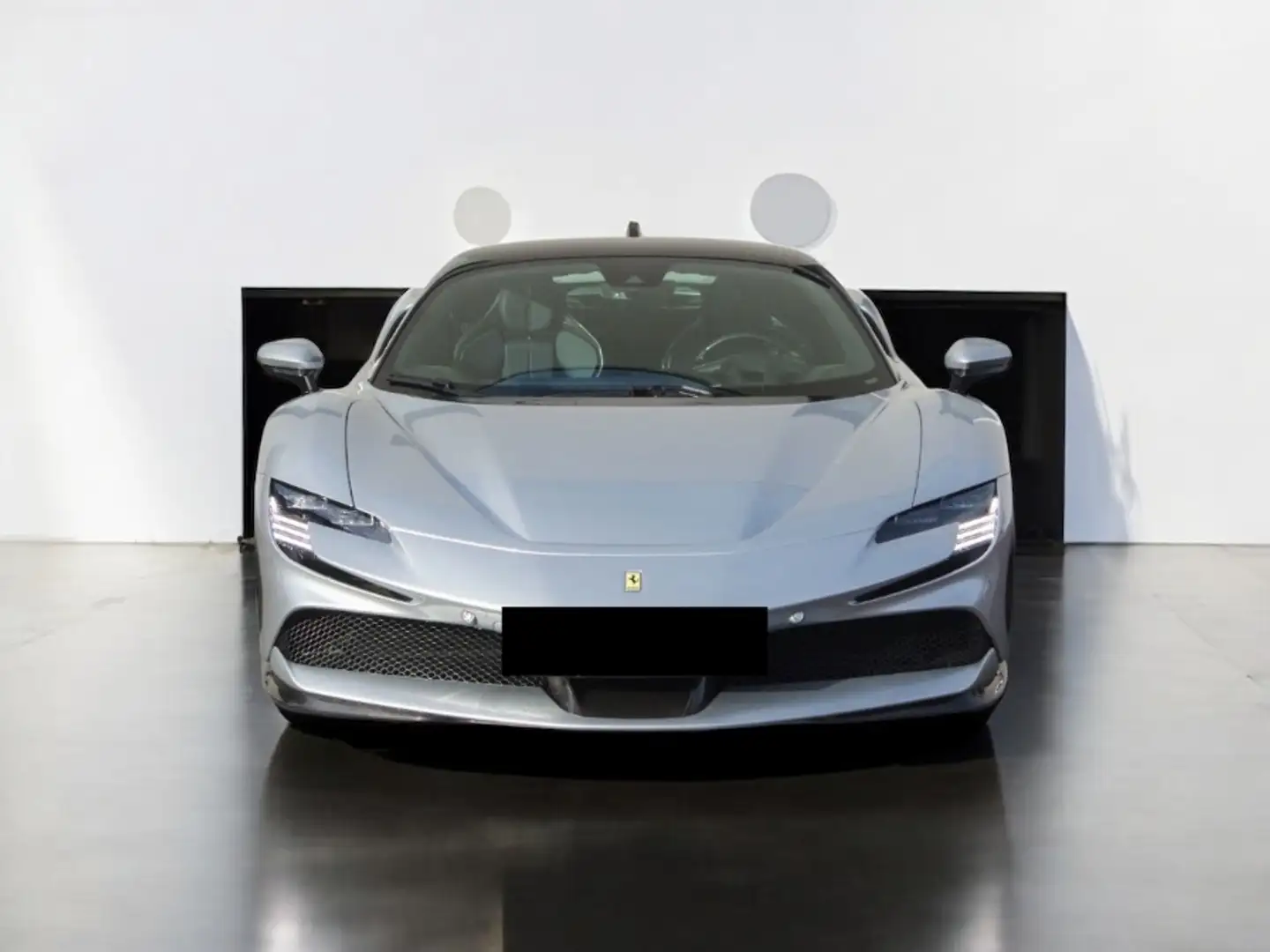 Ferrari SF90 Stradale Plateado - 1