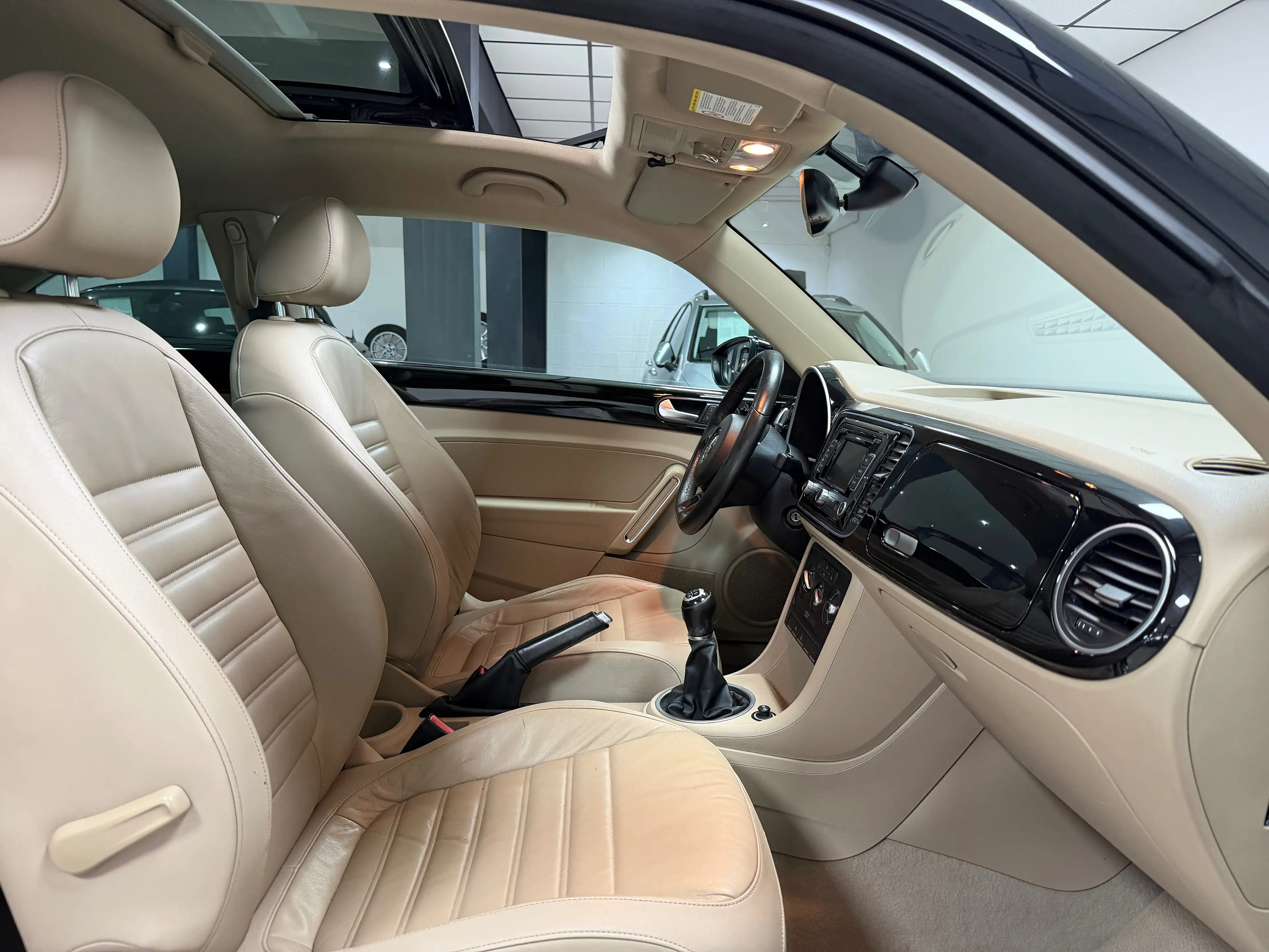 Volkswagen Beetle 1.2 TSI Design BMT *Toit Ouvrant*Siege Chauff*Cuir /GARANTIE 12MOIS — photo 8