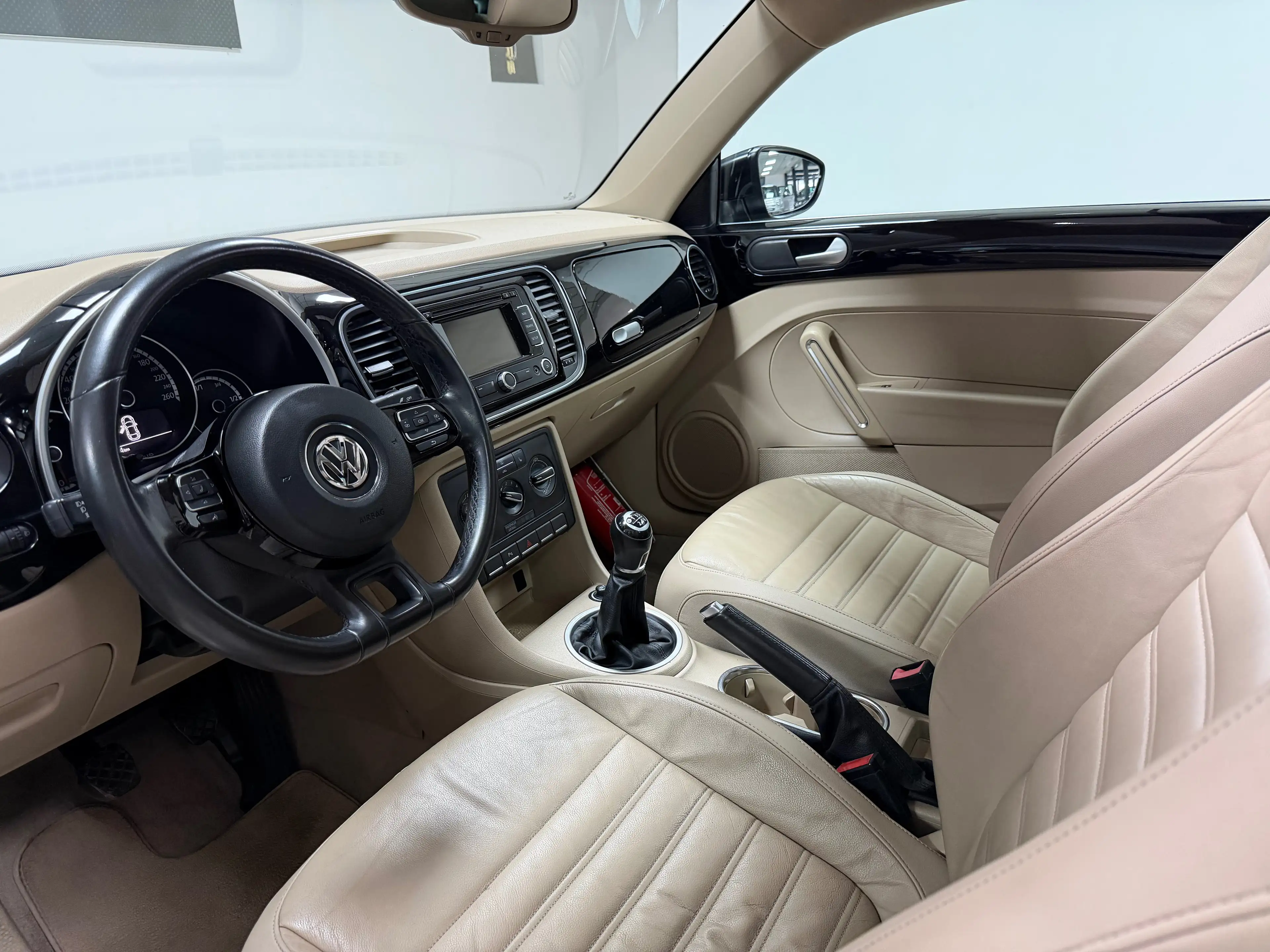 Volkswagen Beetle 1.2 TSI Design BMT *Toit Ouvrant*Siege Chauff*Cuir /GARANTIE 12MOIS — photo 10