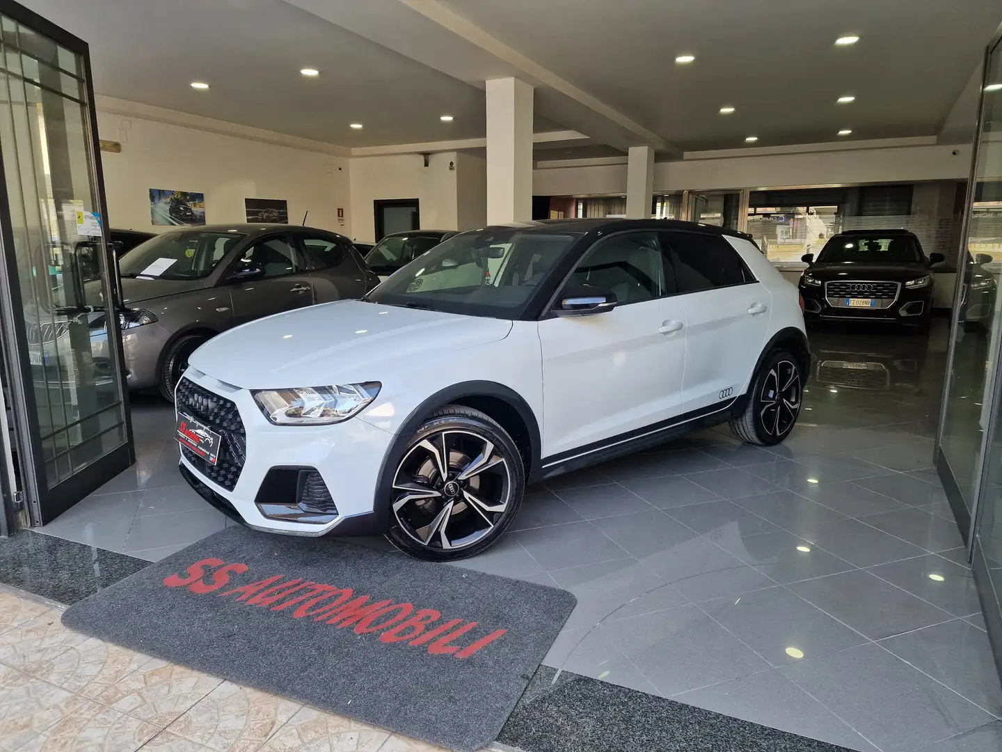 Audi A1 A1 Citycarver\allstreet Identity Contrast 110cv Bianco - 1