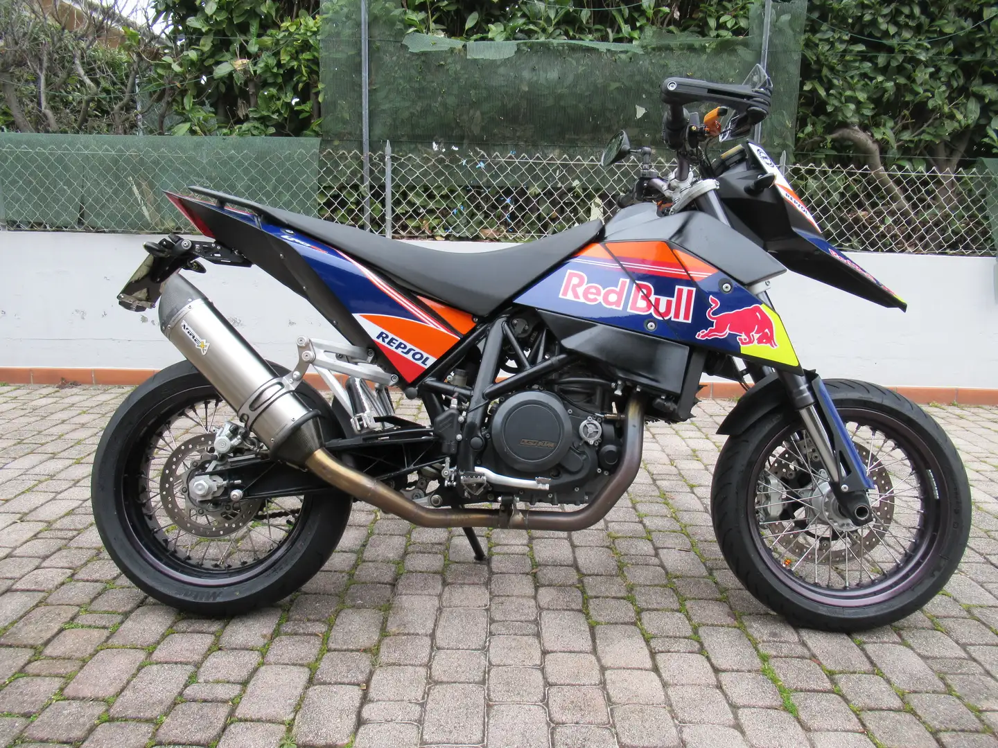 KTM 690 Supermoto Limited Edition Black - 2