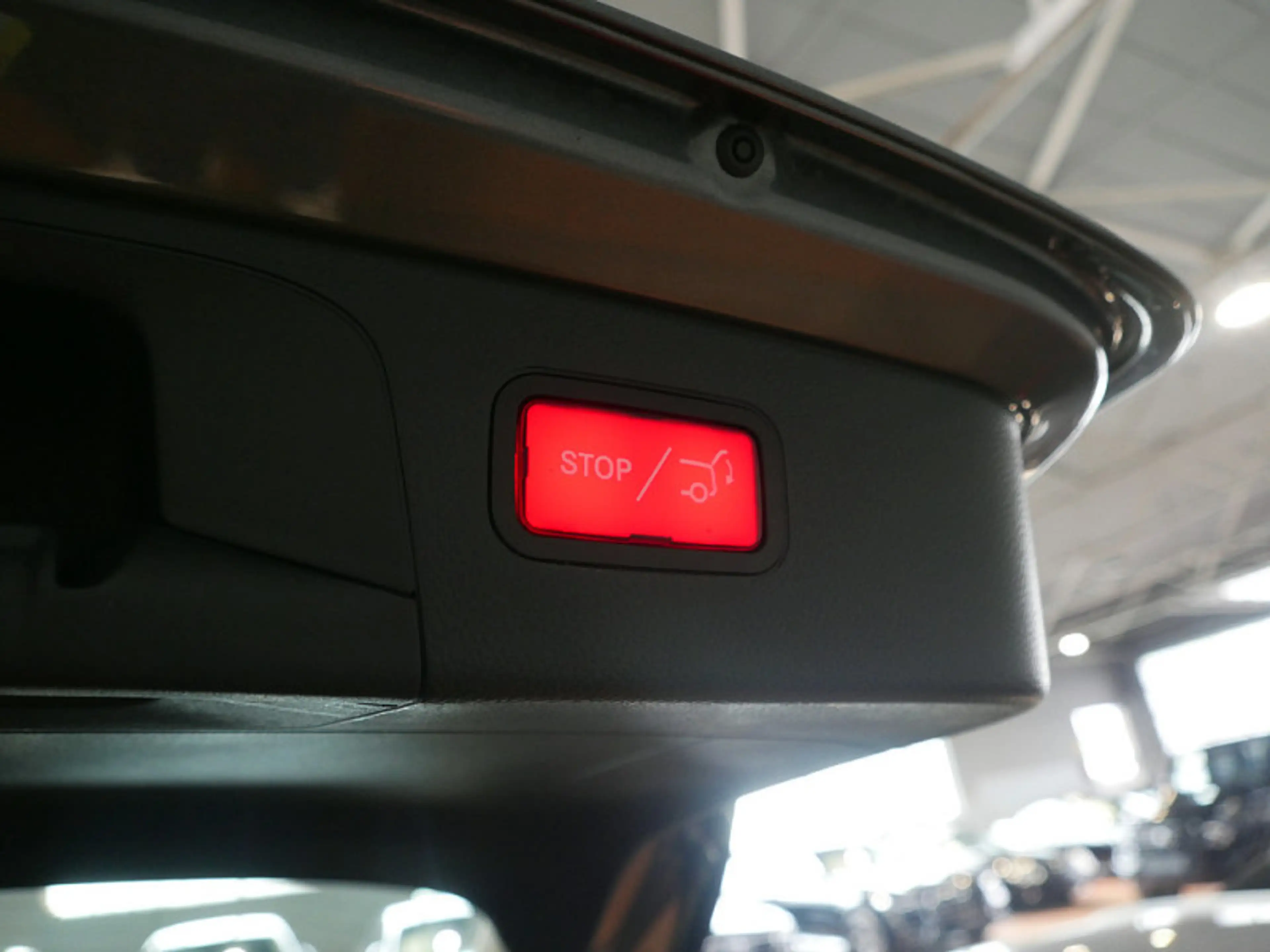 Mercedes-Benz GLC 250 4M Navi LED AHK Kamera Distr Leder Spur — photo 12