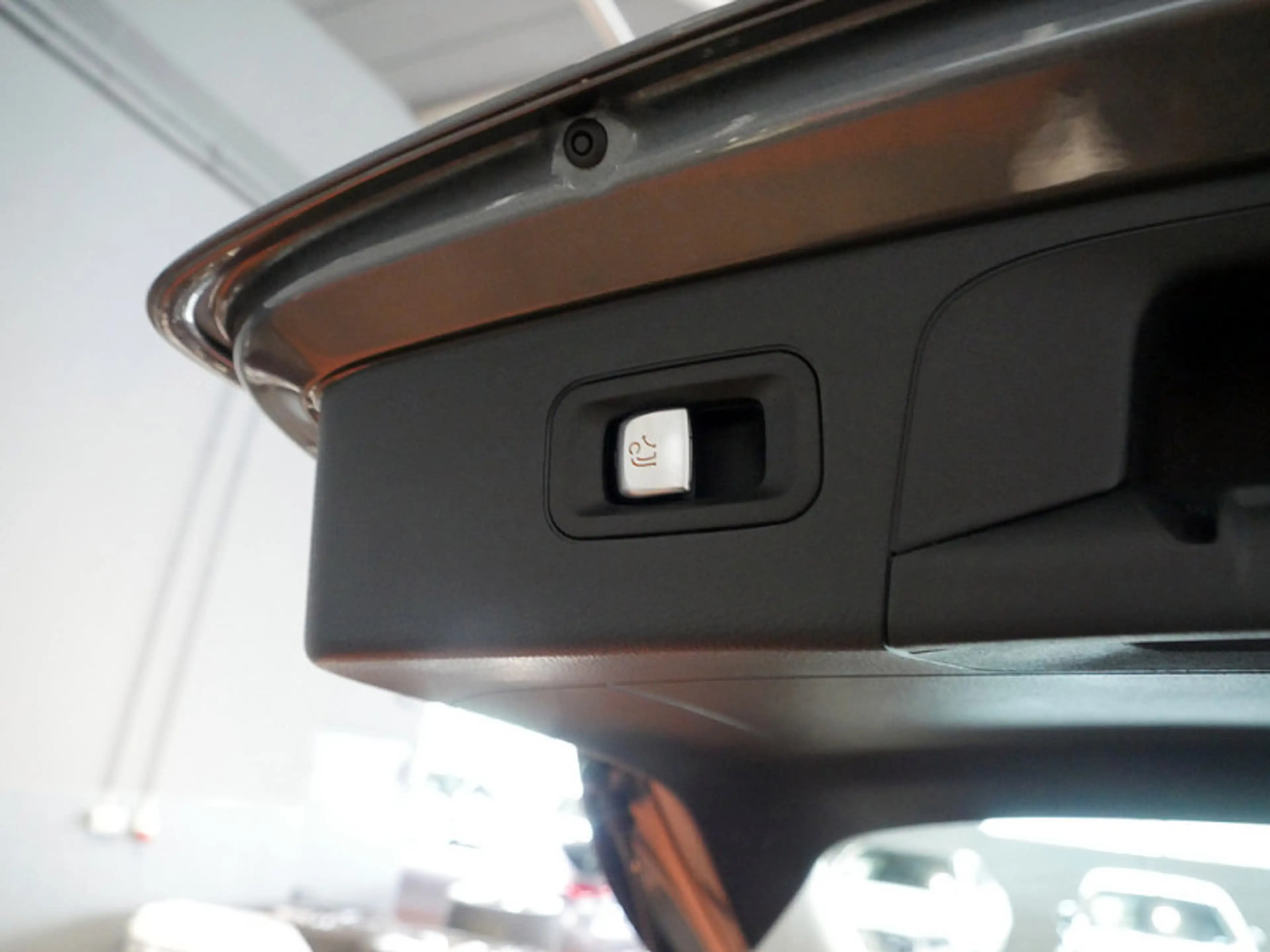 Mercedes-Benz GLC 250 4M Navi LED AHK Kamera Distr Leder Spur — photo 11