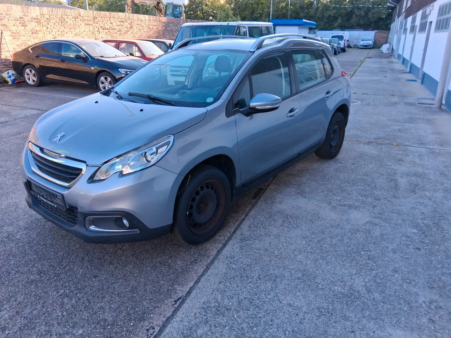 Peugeot 2008 Active Grau - 1