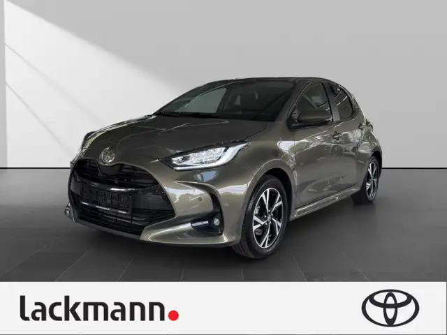 Toyota Yaris Hybrid 1.5 Team DK PDC Sitzheizung Lenkradheizung