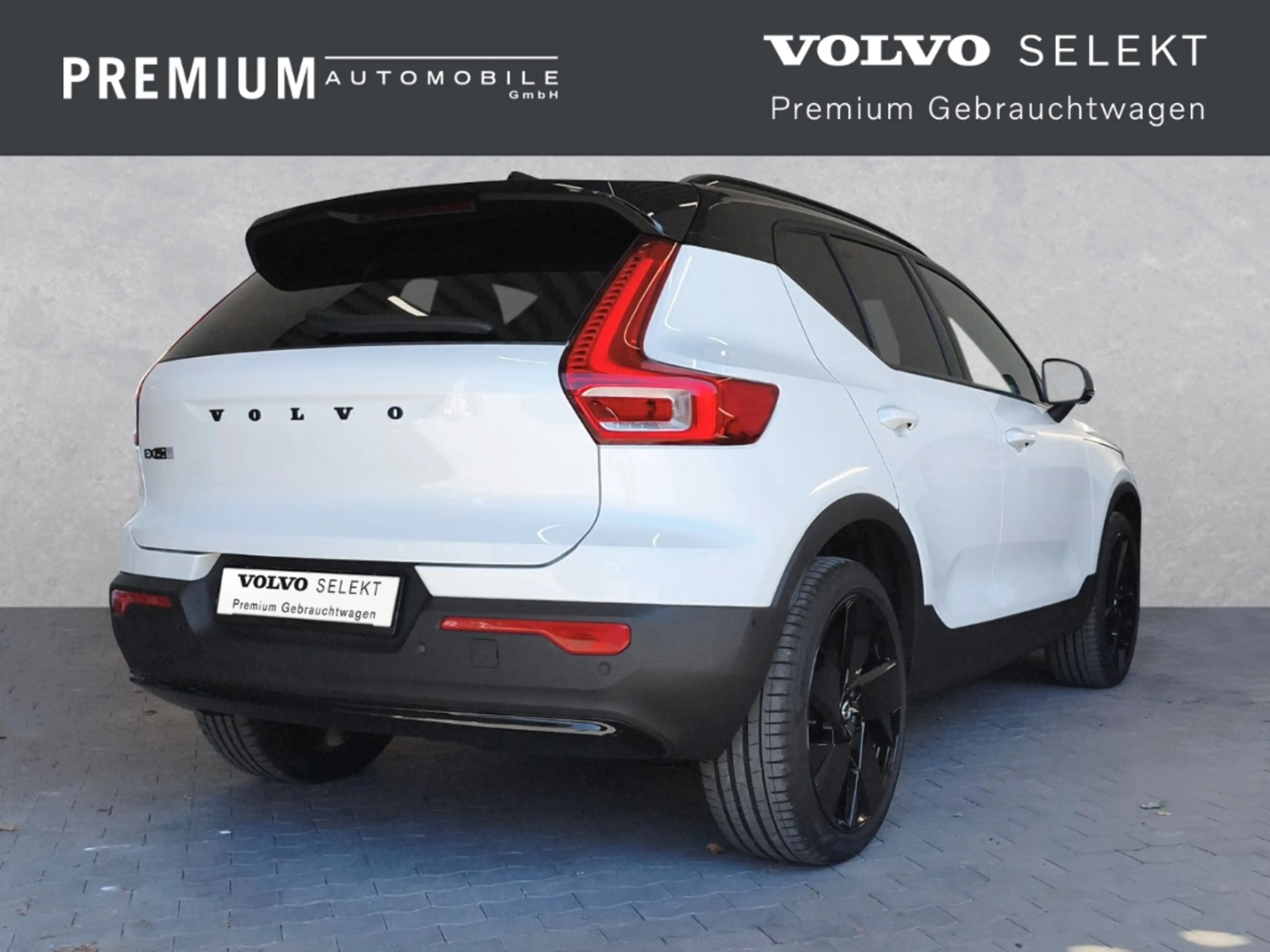 Volvo EX40 185 kW Single Motor Extended Range RWD Plus Black — photo 2