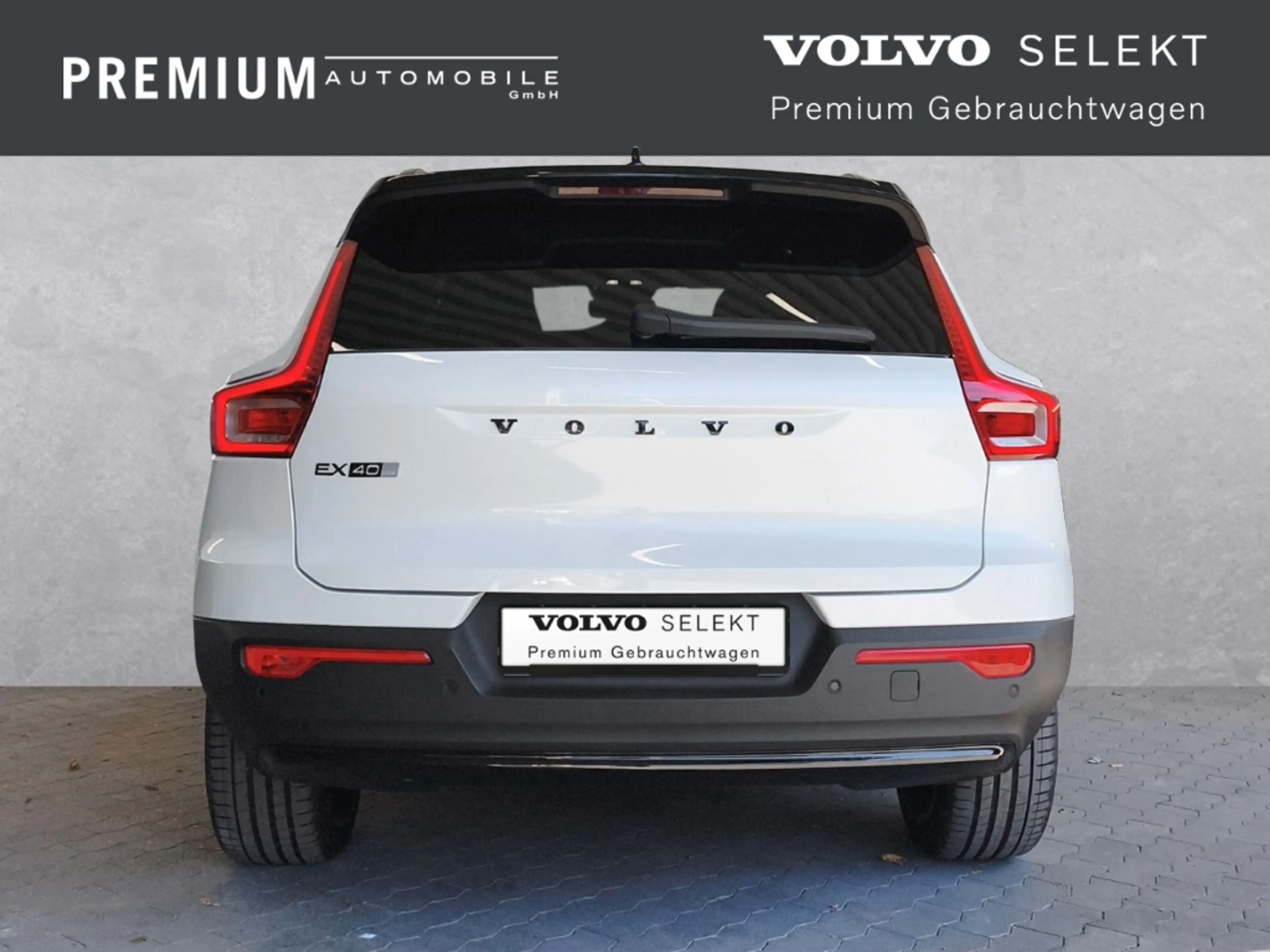 Volvo EX40 185 kW Single Motor Extended Range RWD Plus Black — photo 7