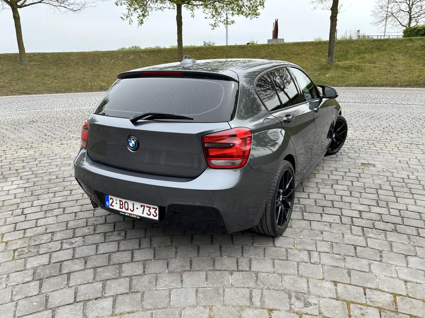 BMW 114 114i M Sport Šedá - 2