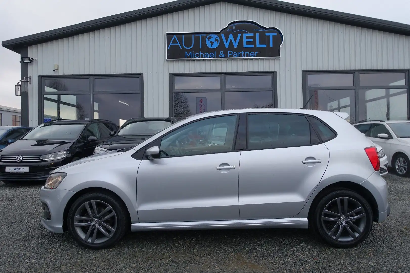 Volkswagen Polo 1.2 DSG R-Line KLIMAAUT KAM APP NAV TÜV Neu Silber - 1