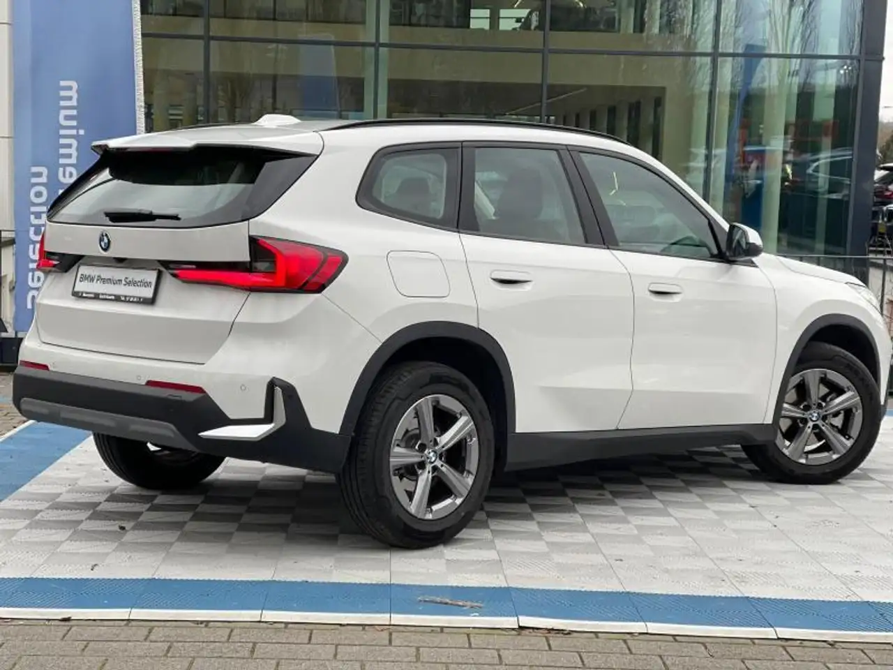 sDrive18i