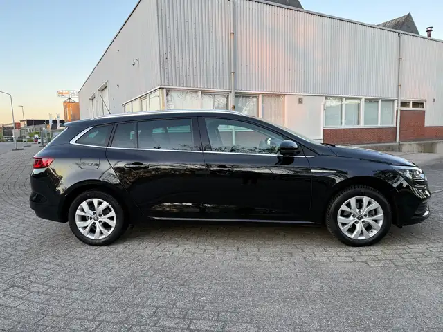 Renault Megane view 10