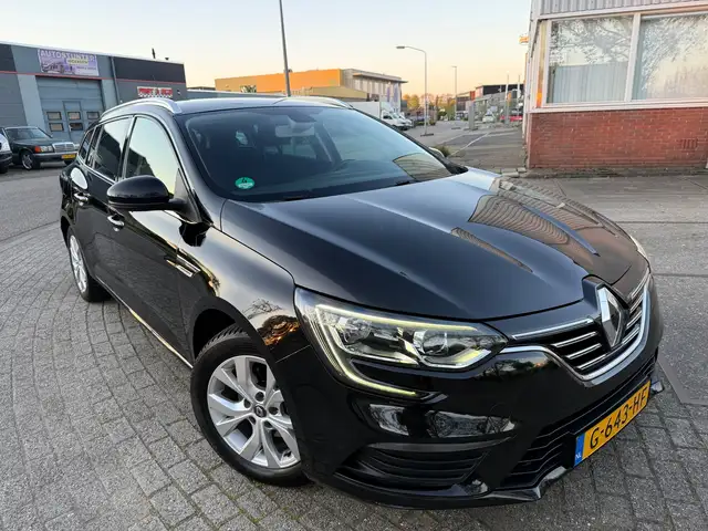 Renault Megane view 2
