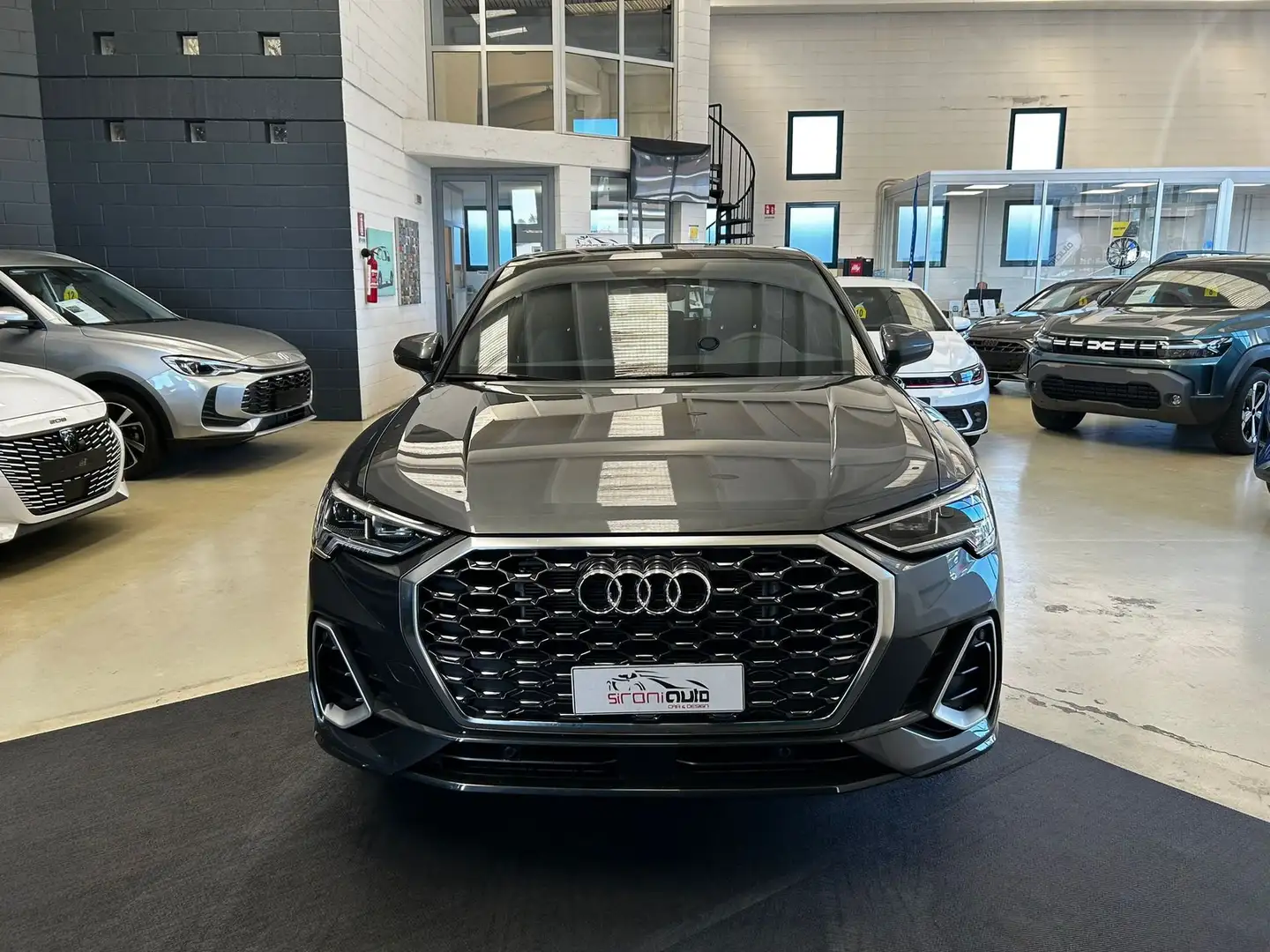 Audi Q3 Q3 35 TDI S tronic S line edition Grijs - 2