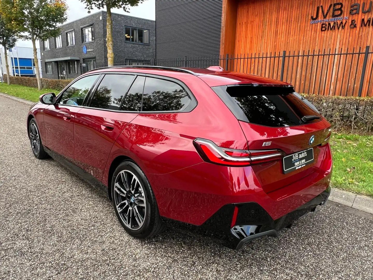 BMW i5 Touring EDrive40 M-Sport, B&W, panorama, trekhaak Rot - 2
