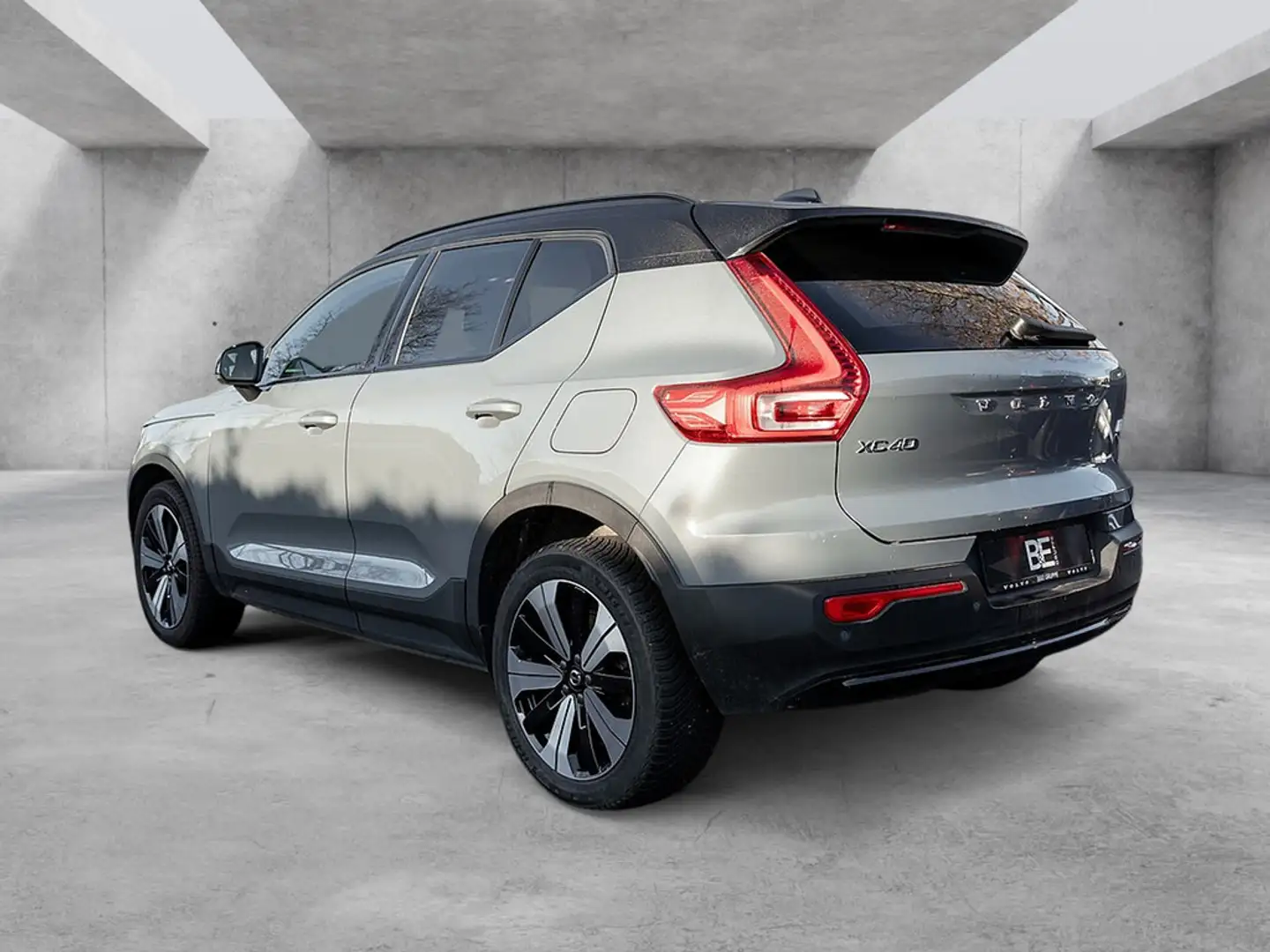 Volvo XC40 Core Recharge Pure Electric 2WD Grau - 2