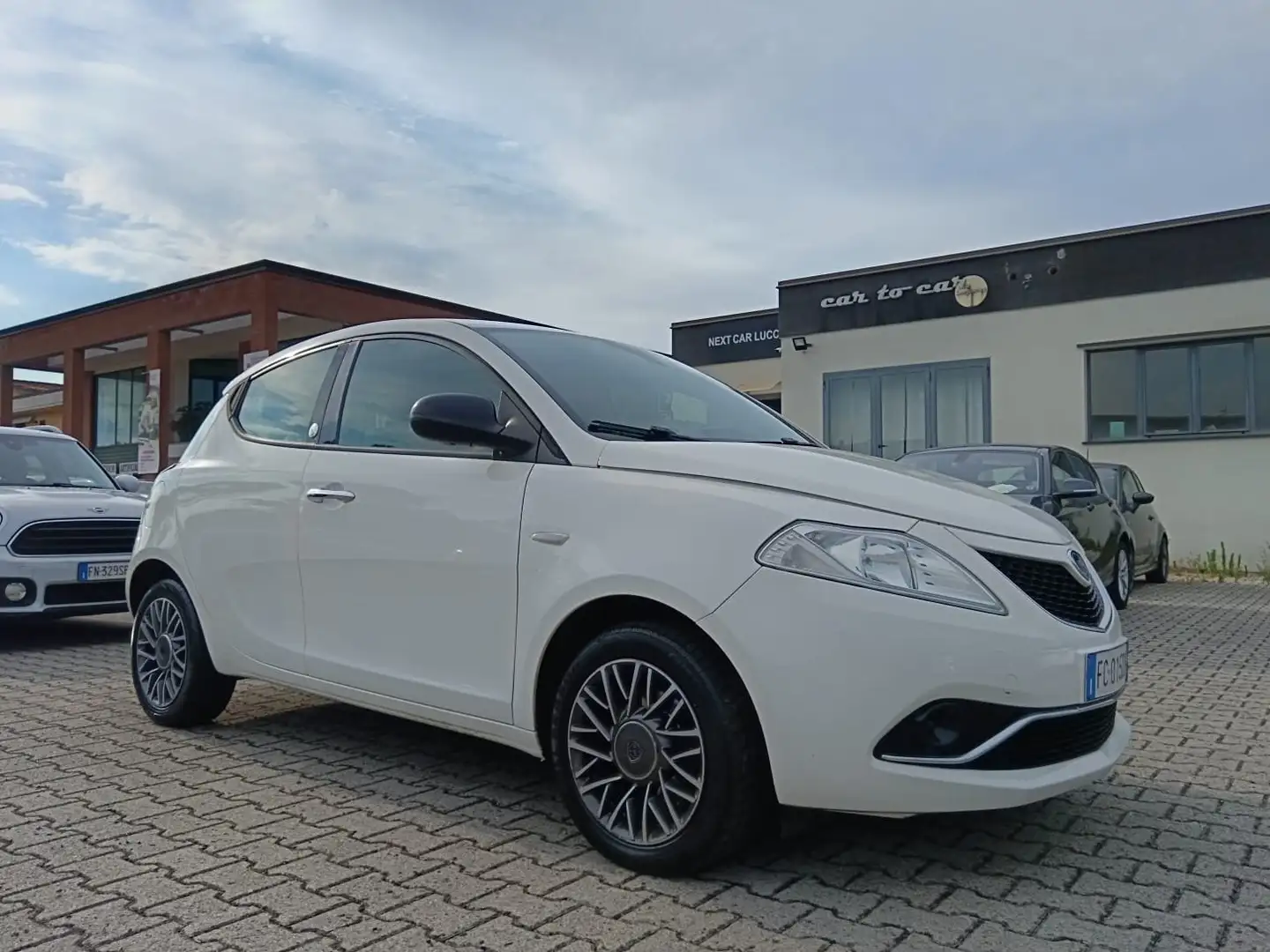 Lancia Ypsilon Ypsilon III 2015 1.2 S ecochic Gpl 69cv Bianco - 1