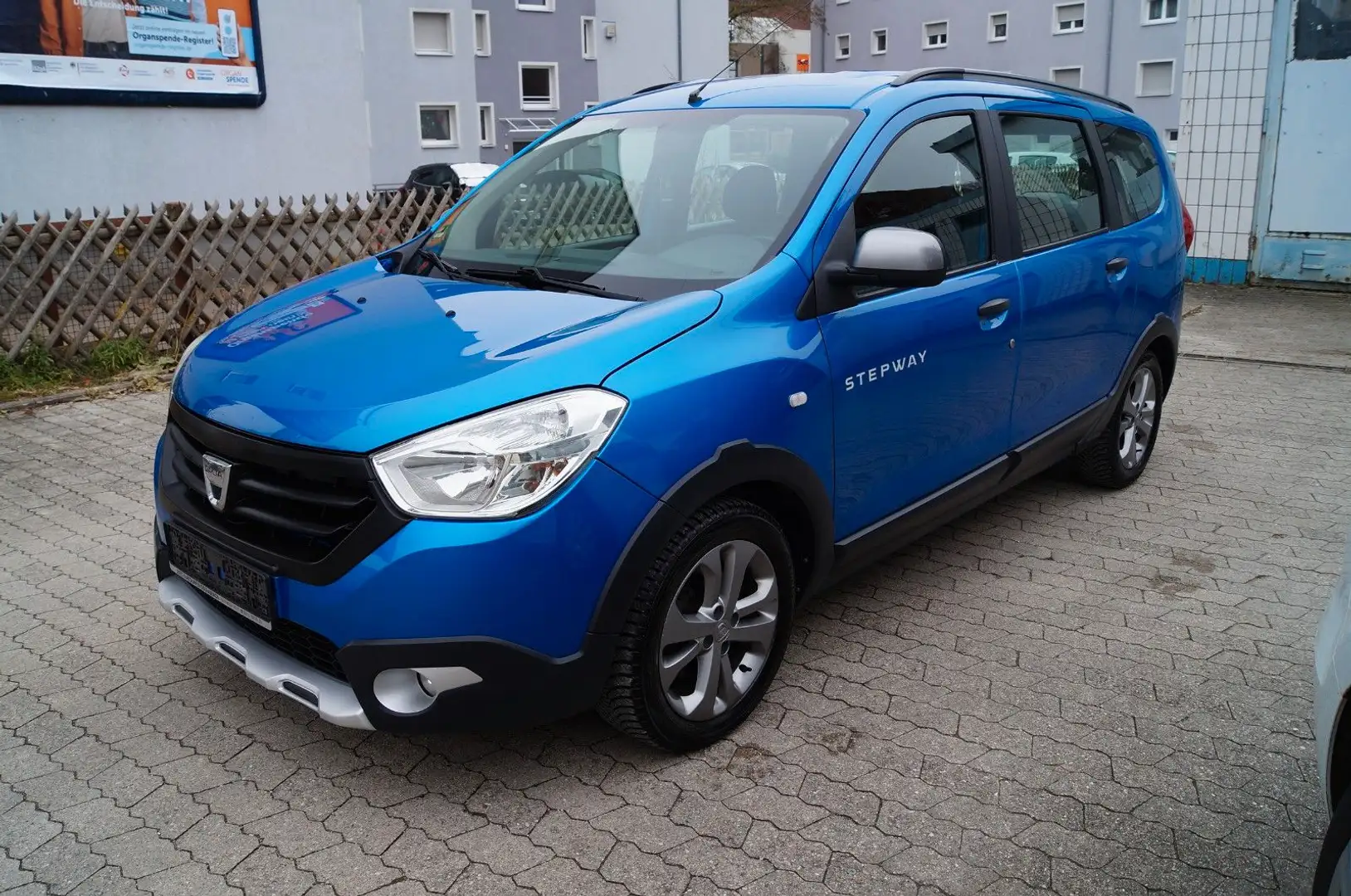 Dacia Lodgy TCe 115 Stepway Celebration,NAVI,KLIMA,AHK Blau - 2