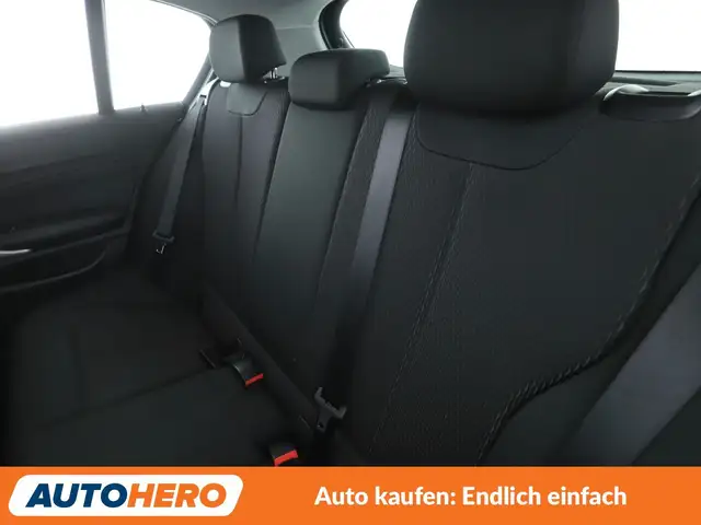 BMW 1 Series view 14