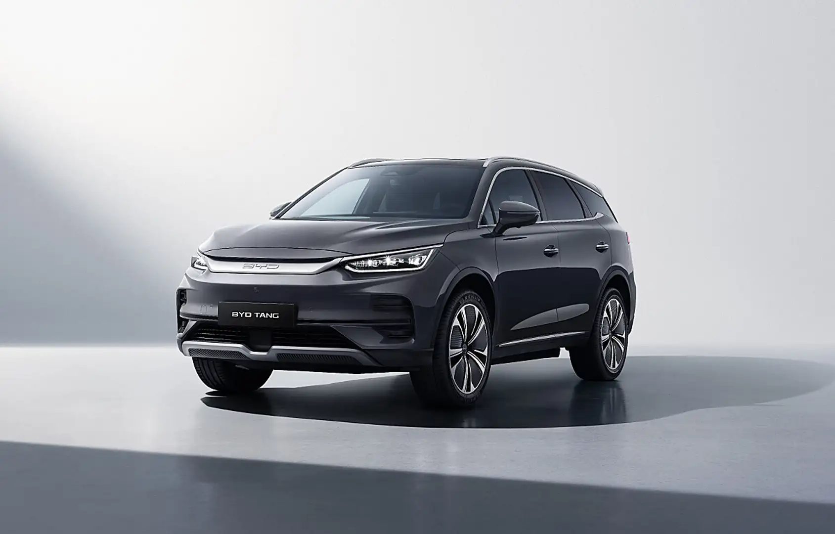 BYD Tang 108,8 kWh Österreich Paket Flagship * Sofort Ve... Grau - 1