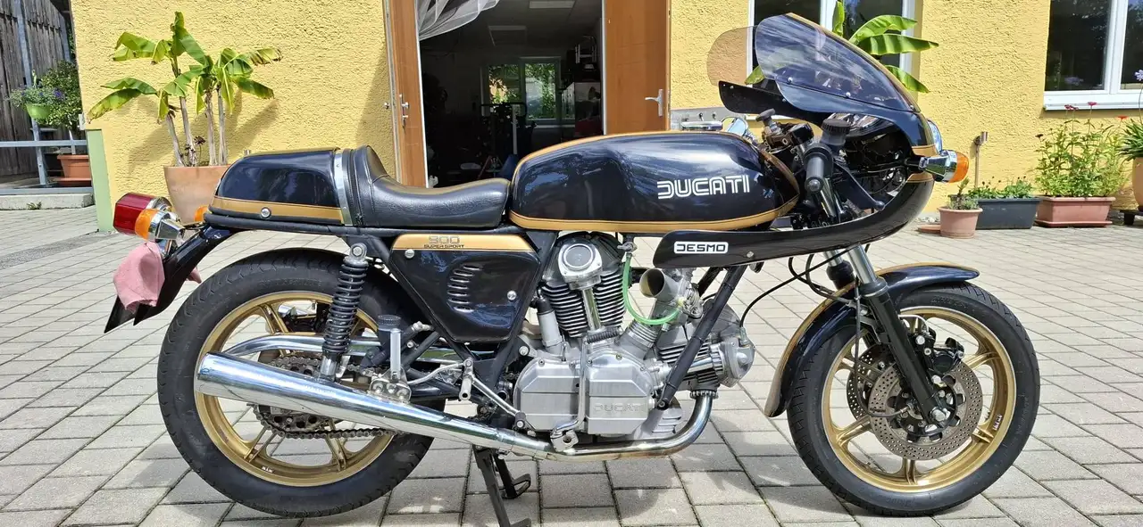 Ducati 900 SS