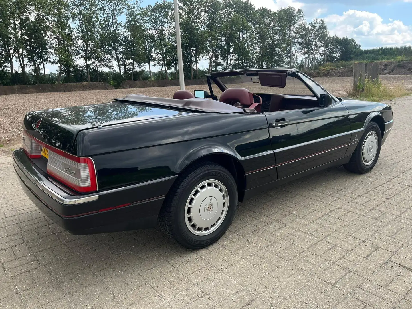 Cadillac Allante Cabrio Fekete - 2