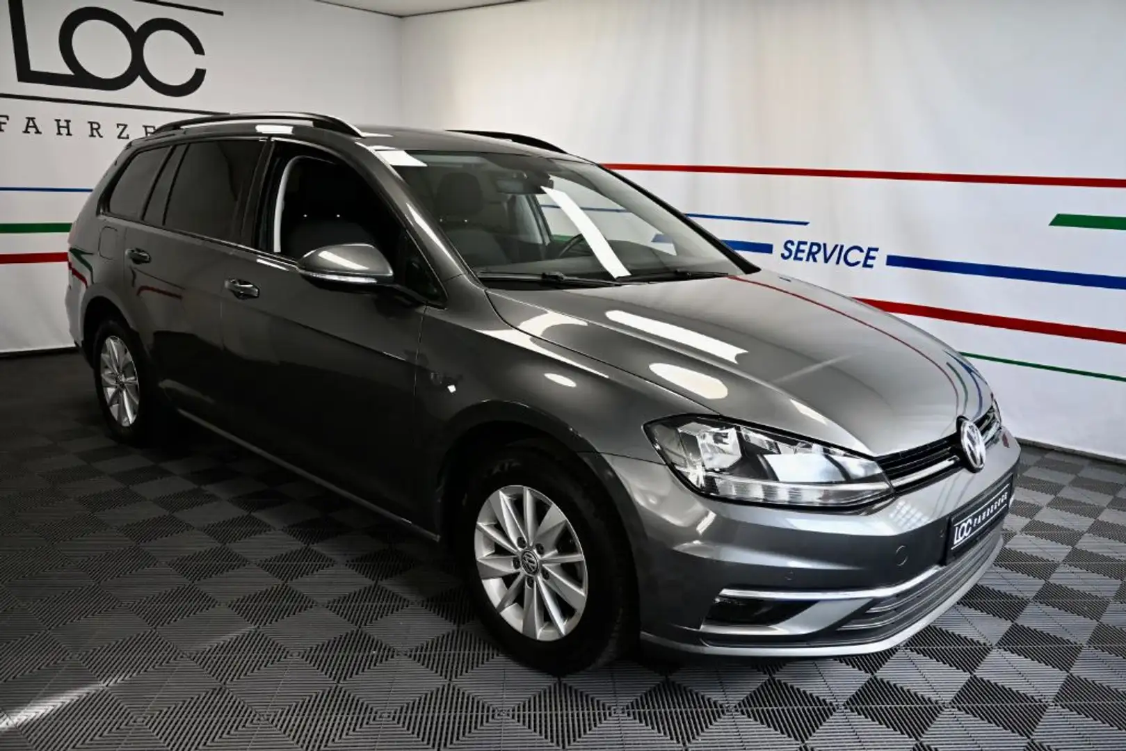 Volkswagen Golf Variant 1.0 TSI BMT DSG Comfortline Grijs - 1
