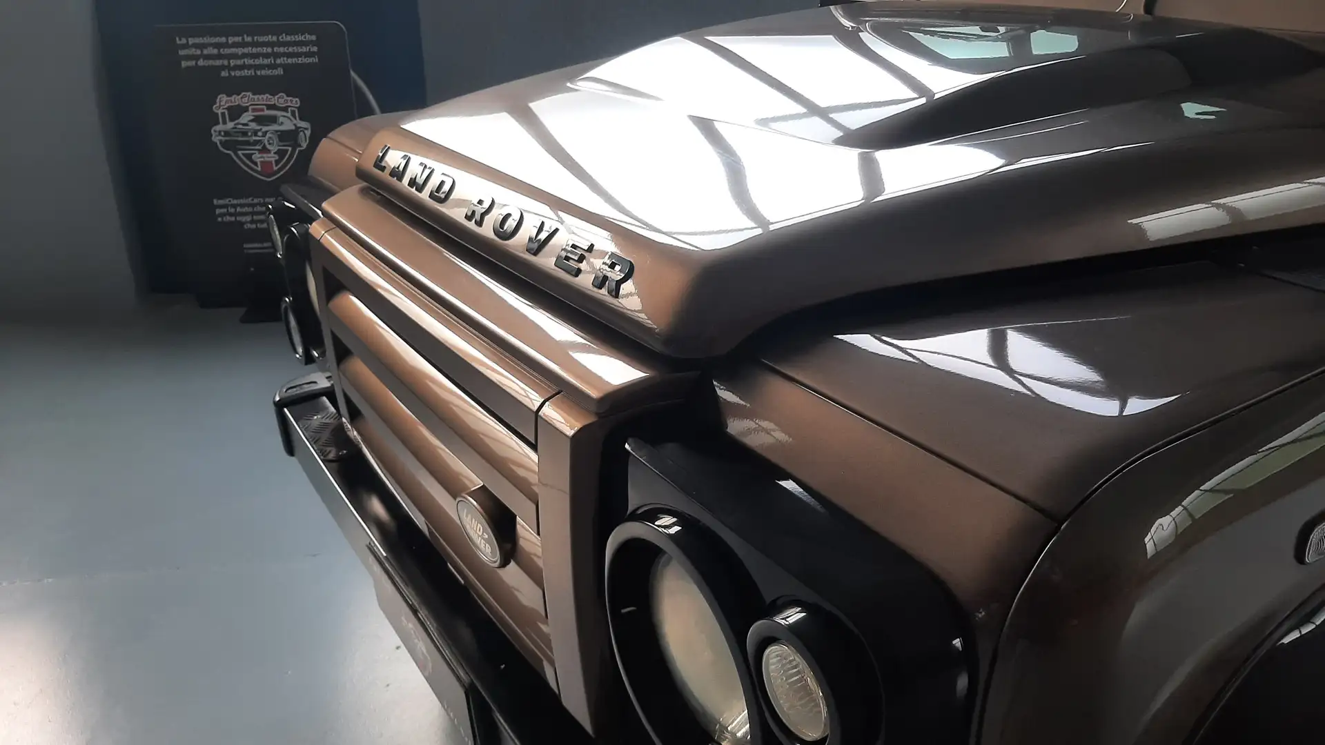 Land Rover Defender Defender VI  2.4 td smeđa - 2