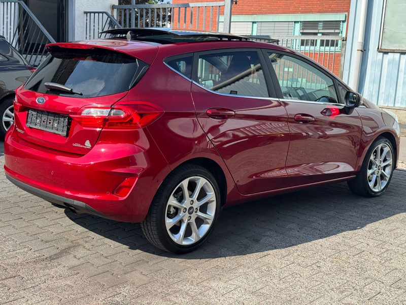 Ford Fiesta 1.5 TDCi Titanium Panoramadach — photo 6