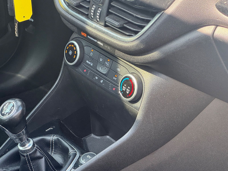 Ford Fiesta 1.5 TDCi Titanium Panoramadach — photo 12