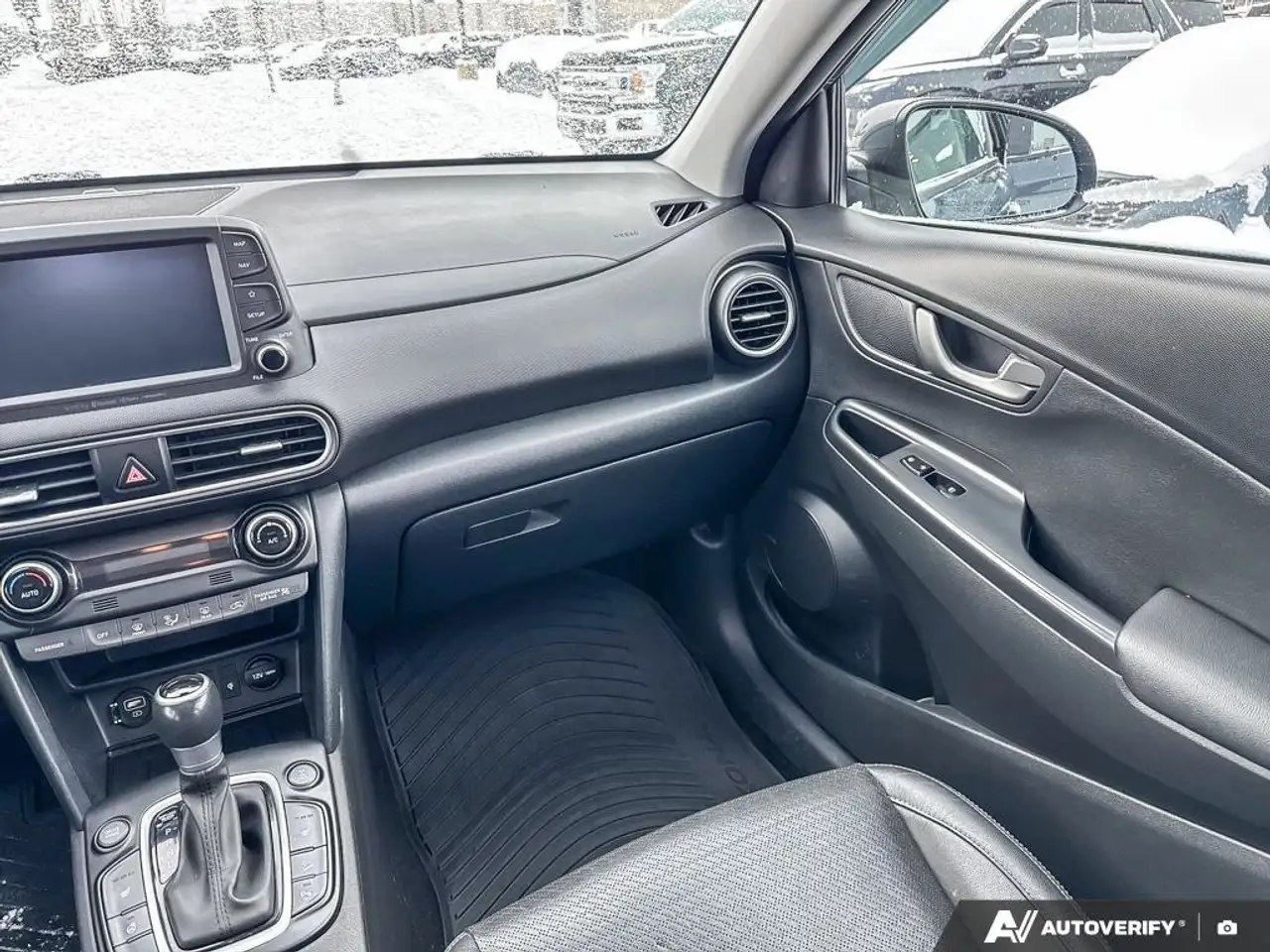 Hyundai KONA снимка Hyundai KONA