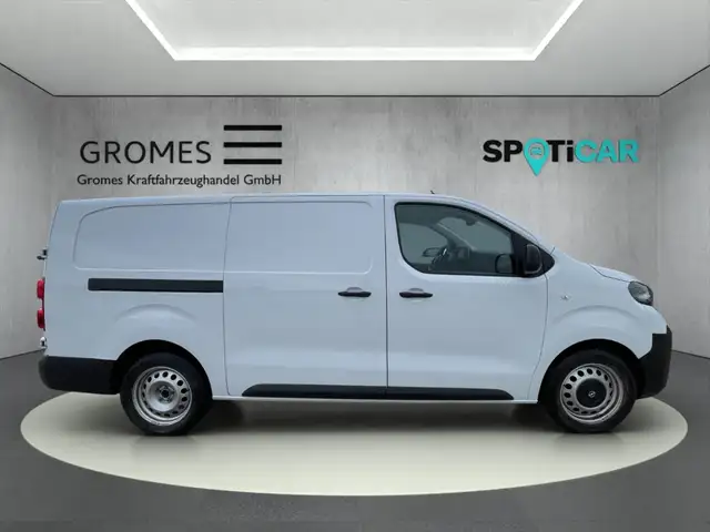 Opel Vivaro view 2