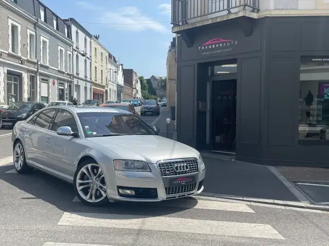 Audi S8 5.2 FSI V10 450 Quattro Tiptronic A / ENTRETIEN COMPLET / TOIT OUVRANT / CAMERA DE RECUL