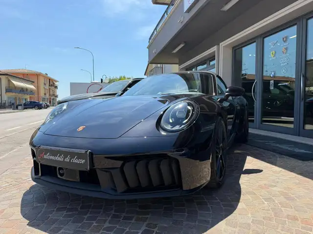 Porsche 911 view 3