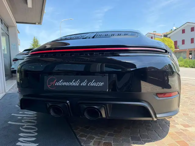 Porsche 911 view 9