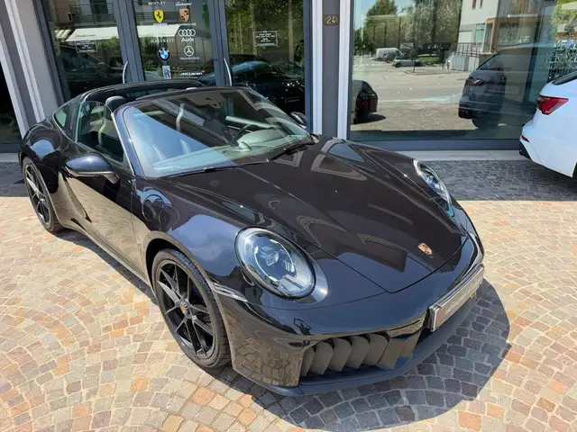 Porsche 911 view 6
