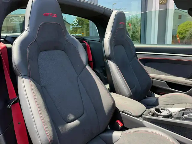 Porsche 911 view 12
