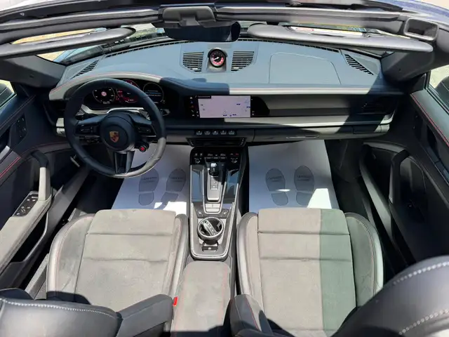 Porsche 911 view 13