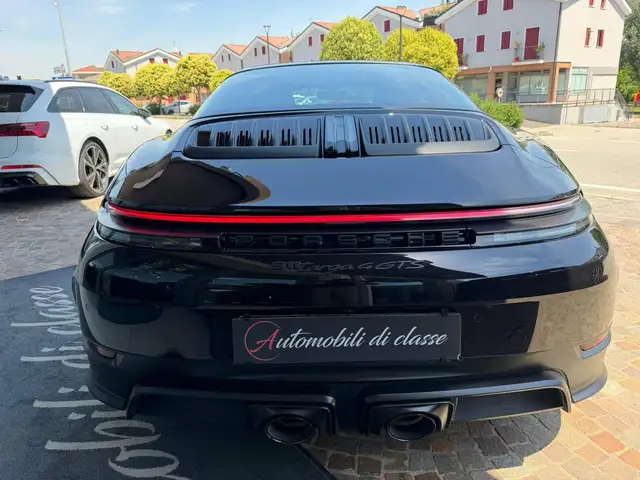Porsche 911 view 10