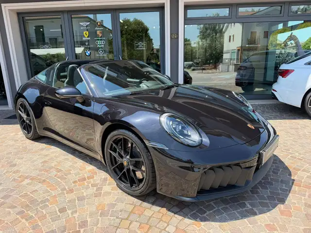 Porsche 911 view 4