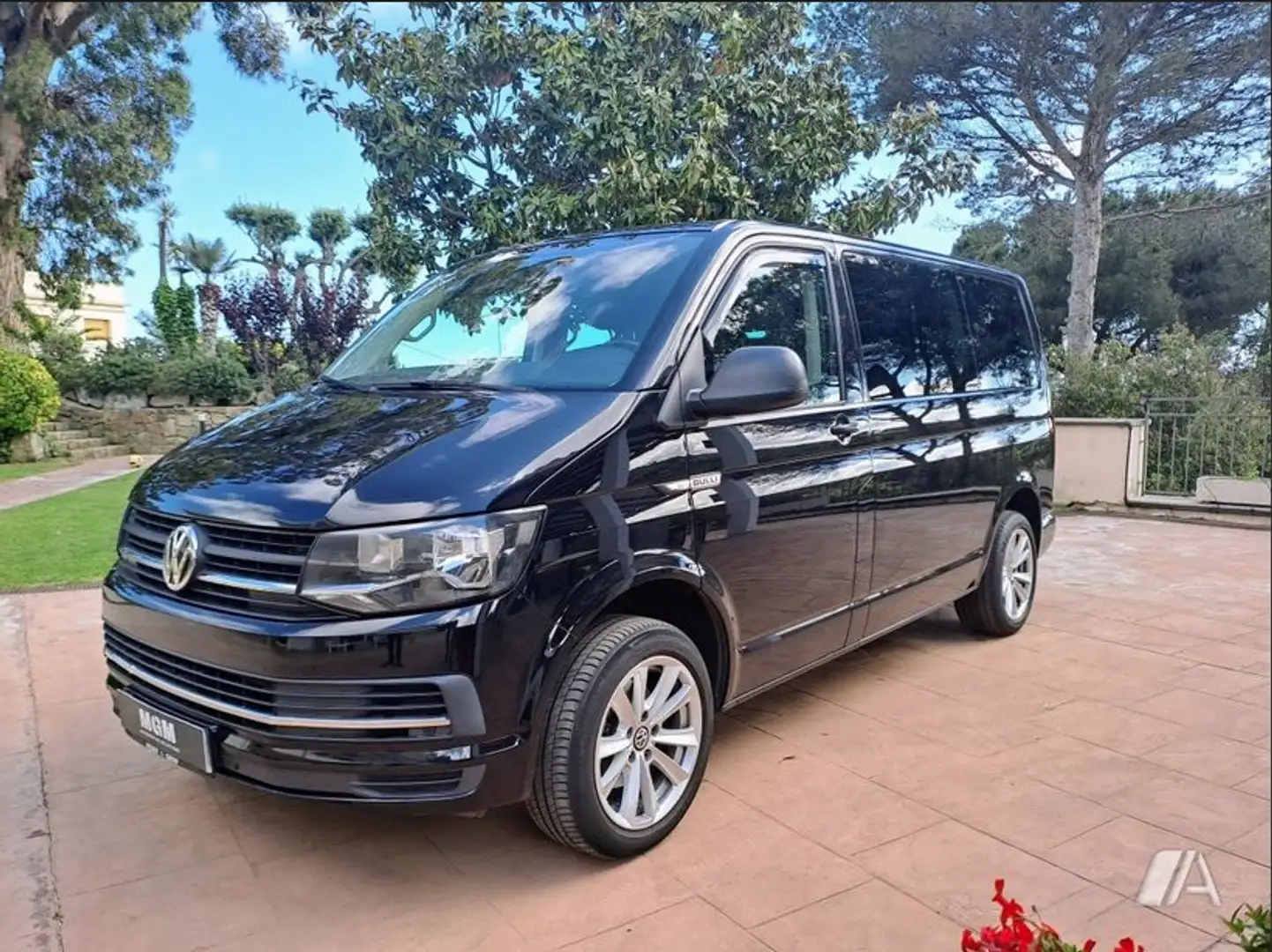 Volkswagen Multivan 2.0TDI BMT Outdoor Edition 140 Zwart - 2