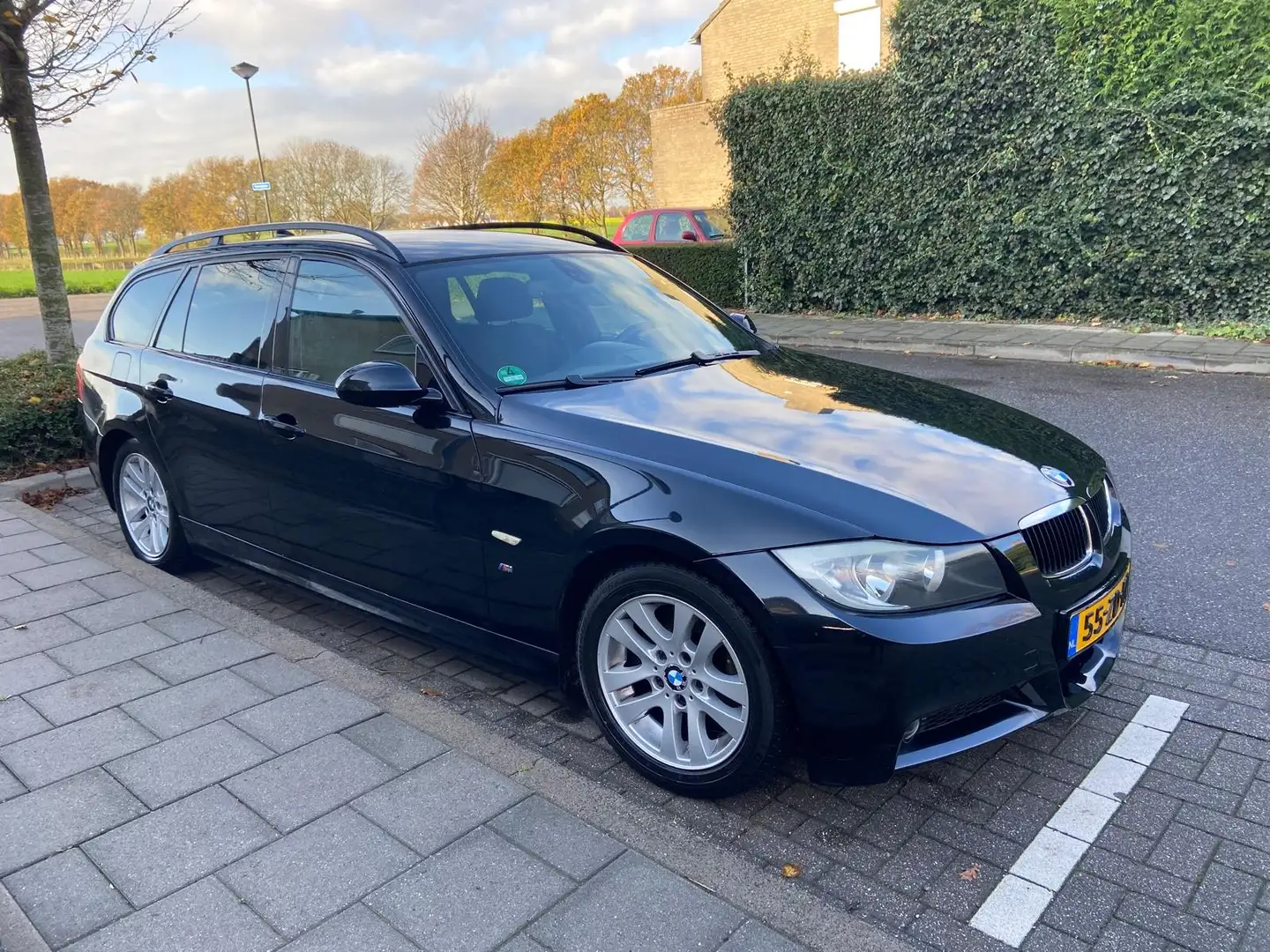 BMW 330 318d Executive Zwart - 2