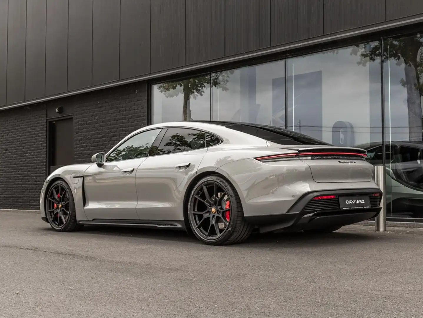 Porsche Taycan GTS SPORTDESIGN/21"/AIR/PANO/MATR/18W/ACC/360/BOSE Gris - 2