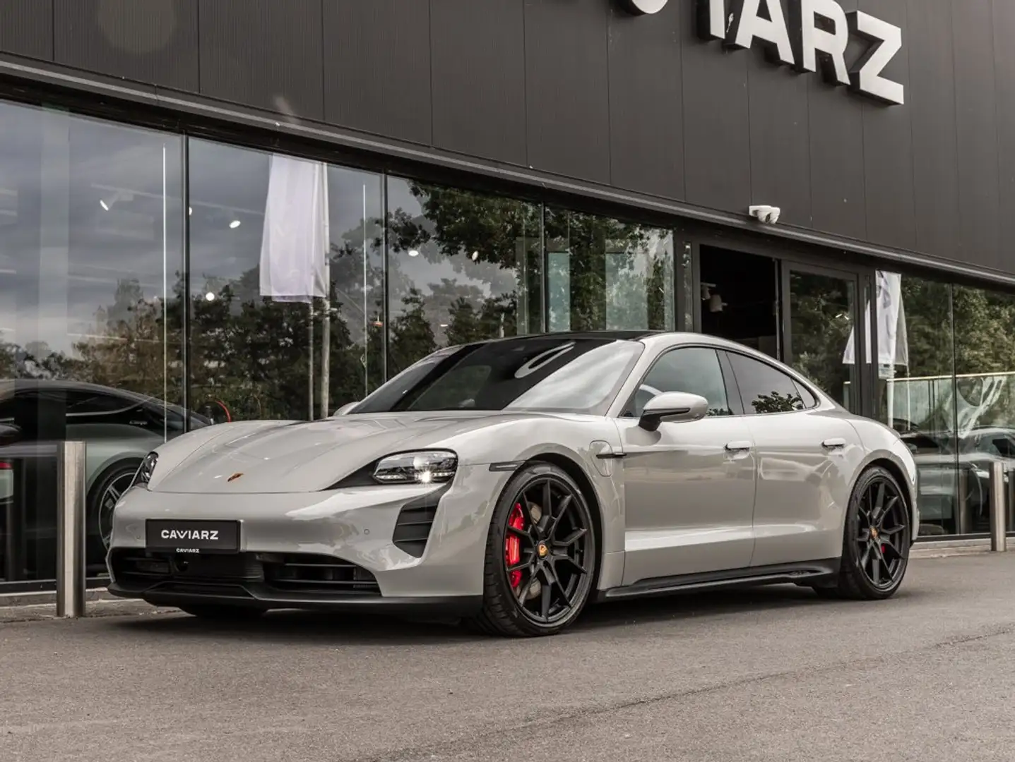 Porsche Taycan GTS SPORTDESIGN/21"/AIR/PANO/MATR/18W/ACC/360/BOSE Gris - 1