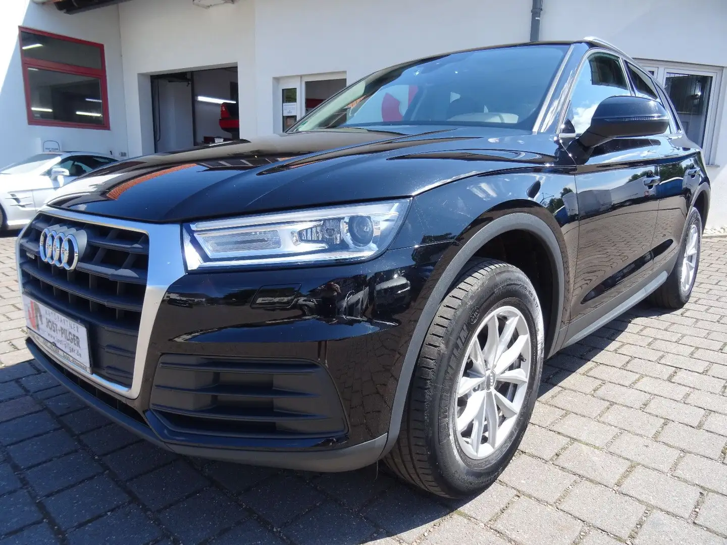 Audi Q5 40 TDI quattro Pano LED AHK Schwarz - 2