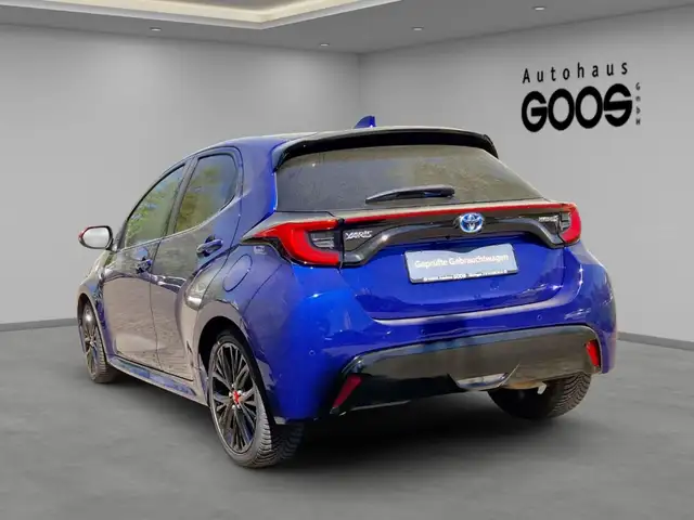 Toyota Yaris view 3