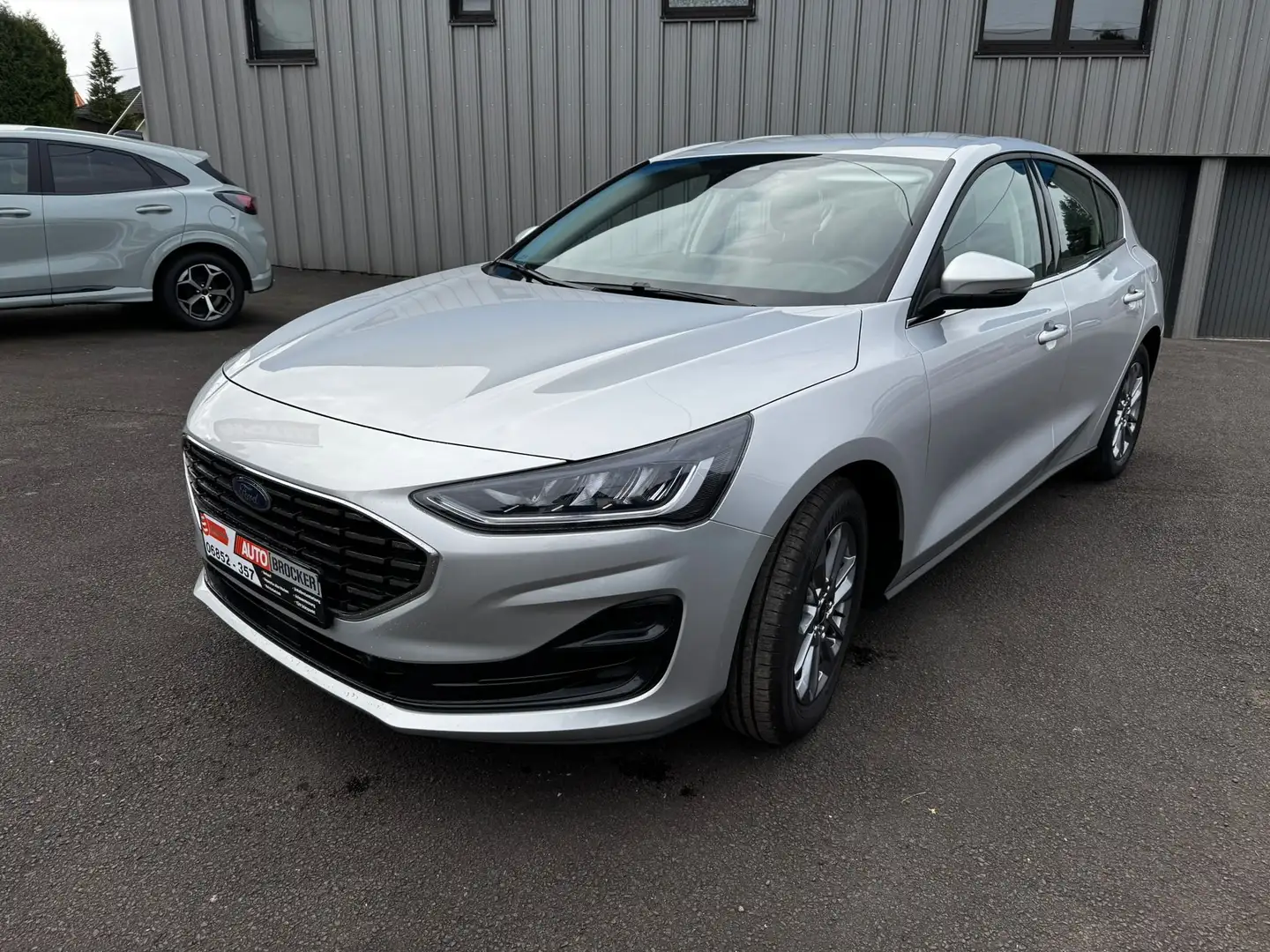 Ford Focus Titanium Silber - 1