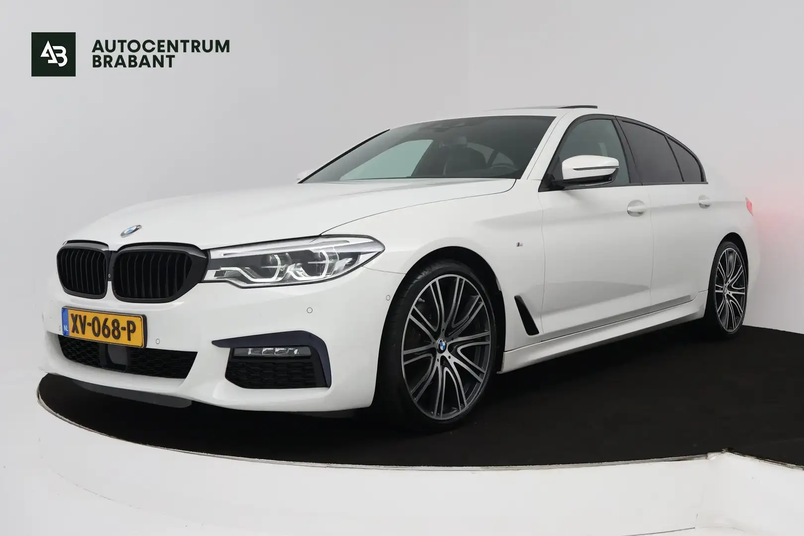 BMW 520 5-serie 520i High Executive (PANORAMADAK, H&K, CAM Wit - 1