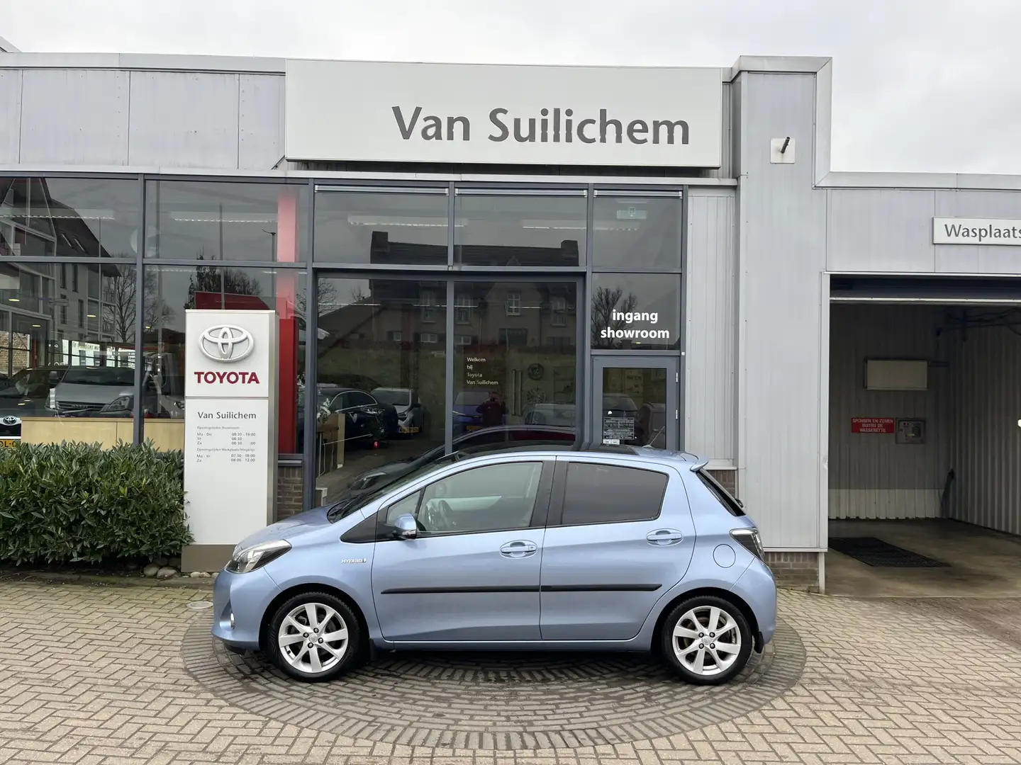 Toyota Yaris 1.5 Full Hybrid Dynamic Blauw - 1