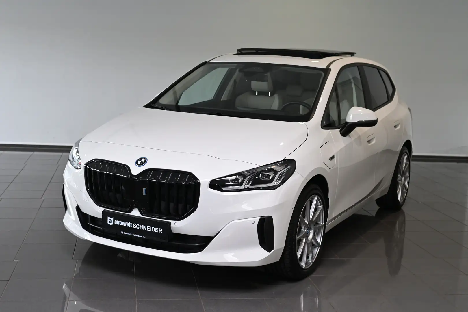 BMW 225 e xDrive AHK Pano HUD Weiß - 1